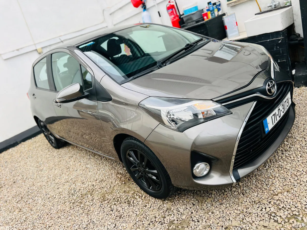 Toyota Yaris Hatchback, Petrol, 2017, Grey