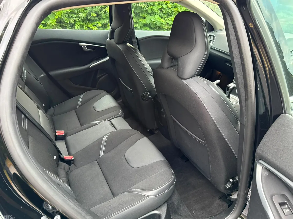 Volvo V40 Hatchback, Diesel, 2015, Black