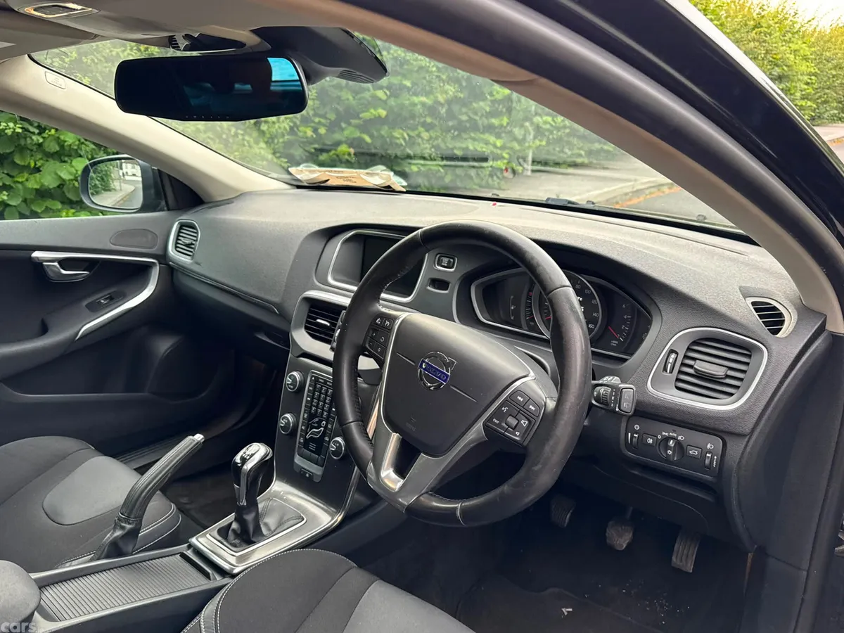 Volvo V40 Hatchback, Diesel, 2015, Black