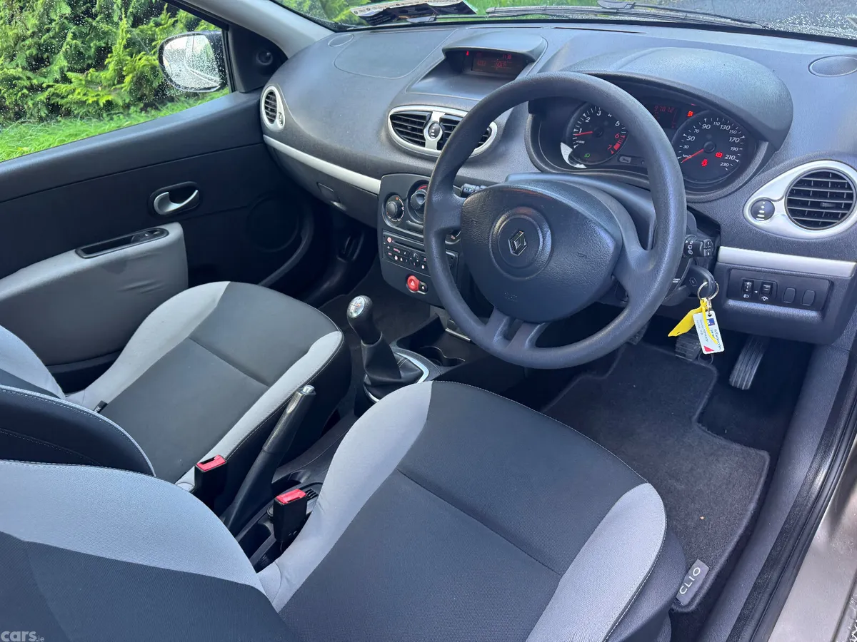 Renault Clio Hatchback, Petrol, 2012, Gold