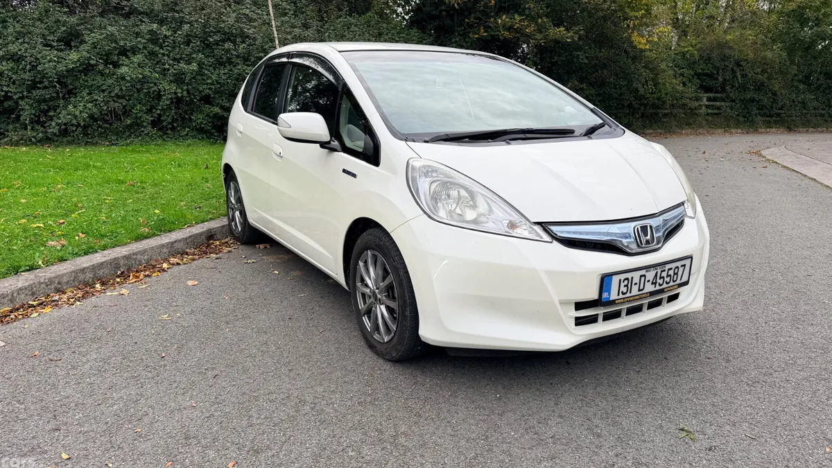 Honda Fit Hatchback, Petrol Hybrid, 2013, White