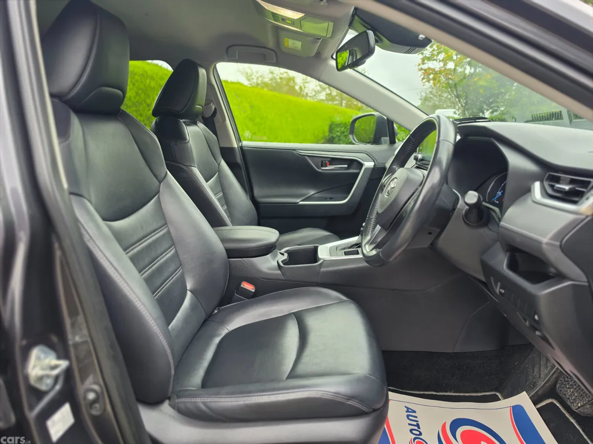 Toyota RAV4 SUV, Petrol Hybrid, 2022, Grey