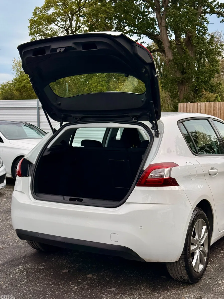 Peugeot 308 Hatchback, Petrol, 2014, White