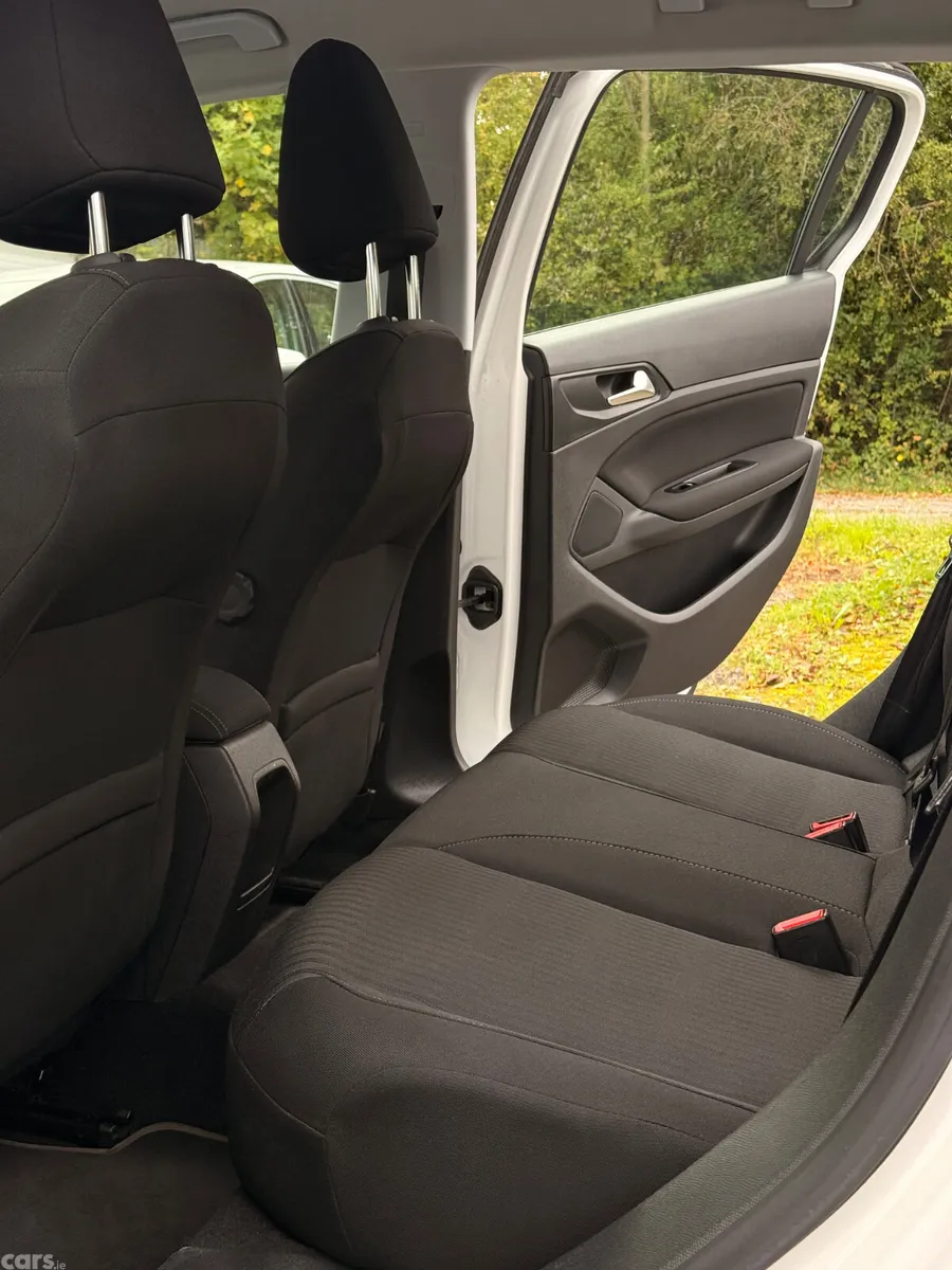 Peugeot 308 Hatchback, Petrol, 2014, White