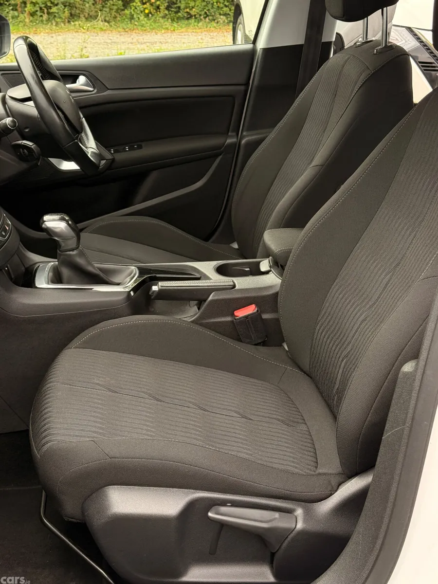 Peugeot 308 Hatchback, Petrol, 2014, White