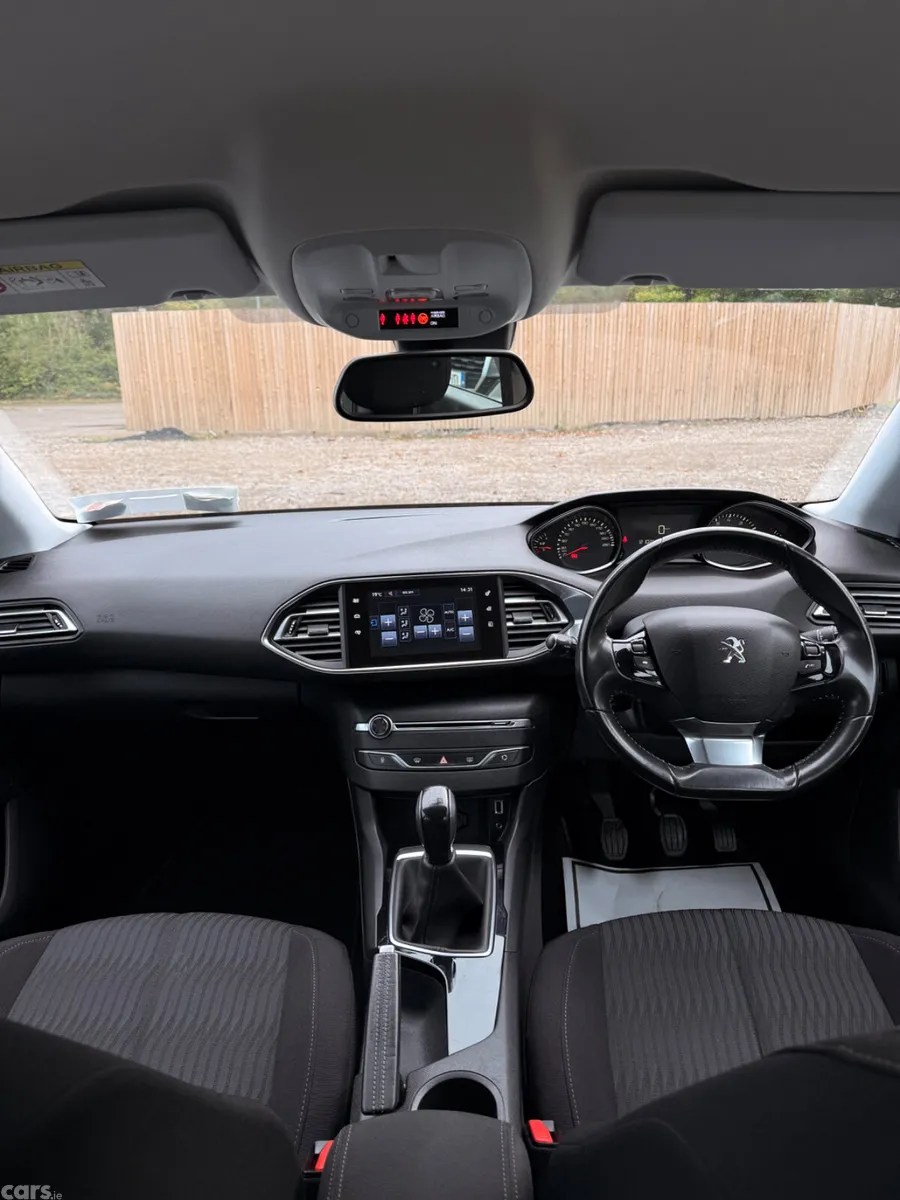Peugeot 308 Hatchback, Petrol, 2014, White