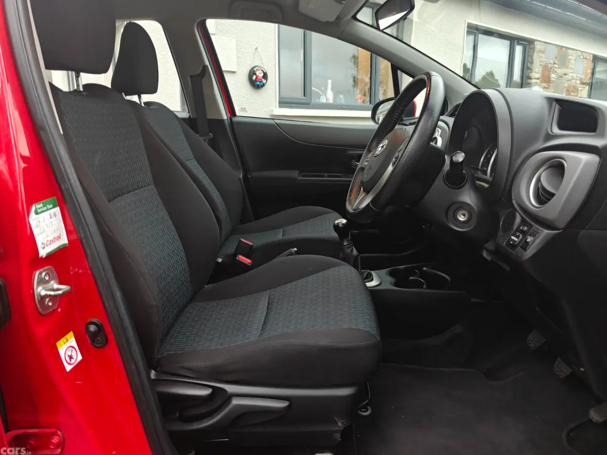 Toyota Yaris Hatchback, Petrol, 2014, Red