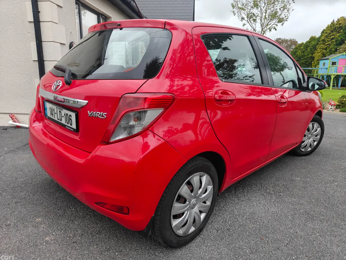 Toyota Yaris Hatchback, Petrol, 2014, Red