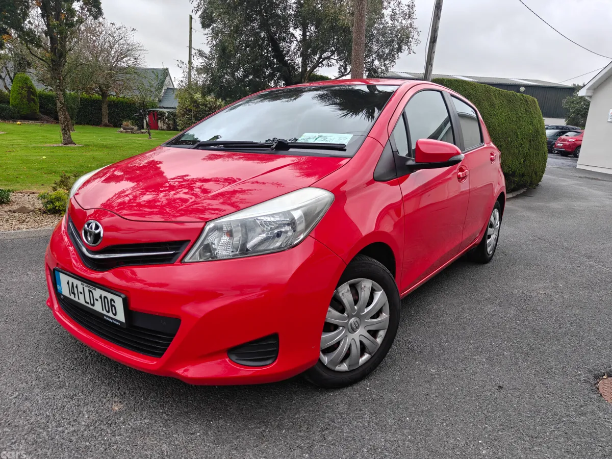 Toyota Yaris Hatchback, Petrol, 2014, Red
