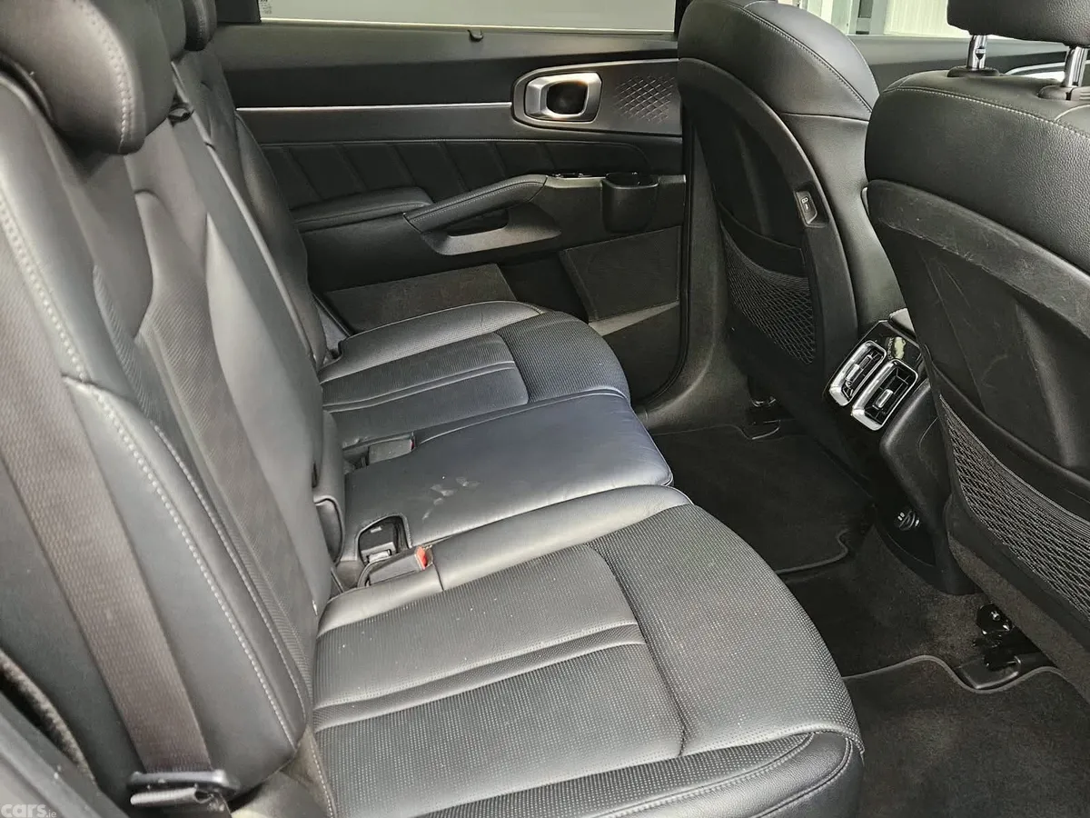Kia Sorento SUV, Petrol Plug-in Hybrid, 2025, Black