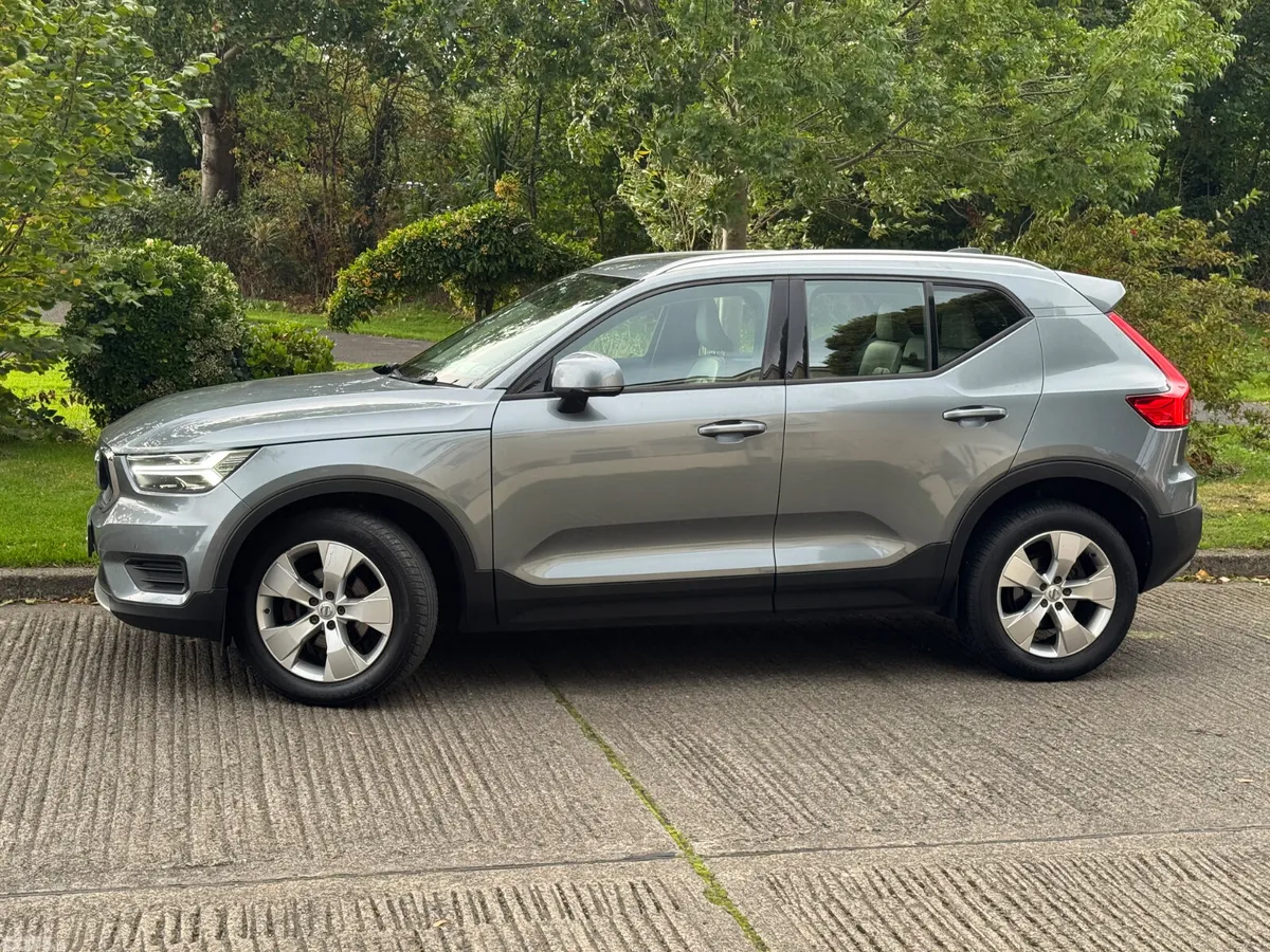 Volvo XC40 SUV, Diesel, 2019, Grey