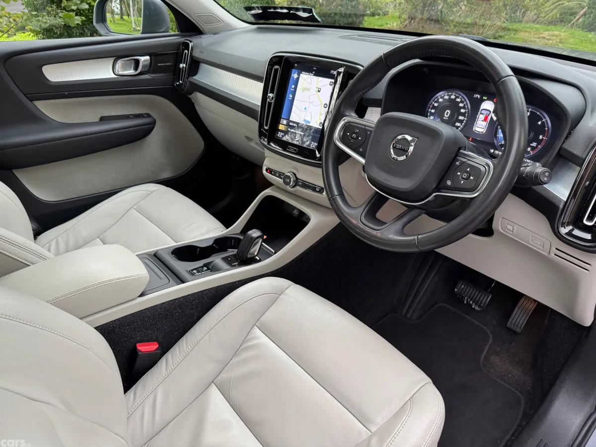 Volvo XC40 SUV, Diesel, 2019, Grey