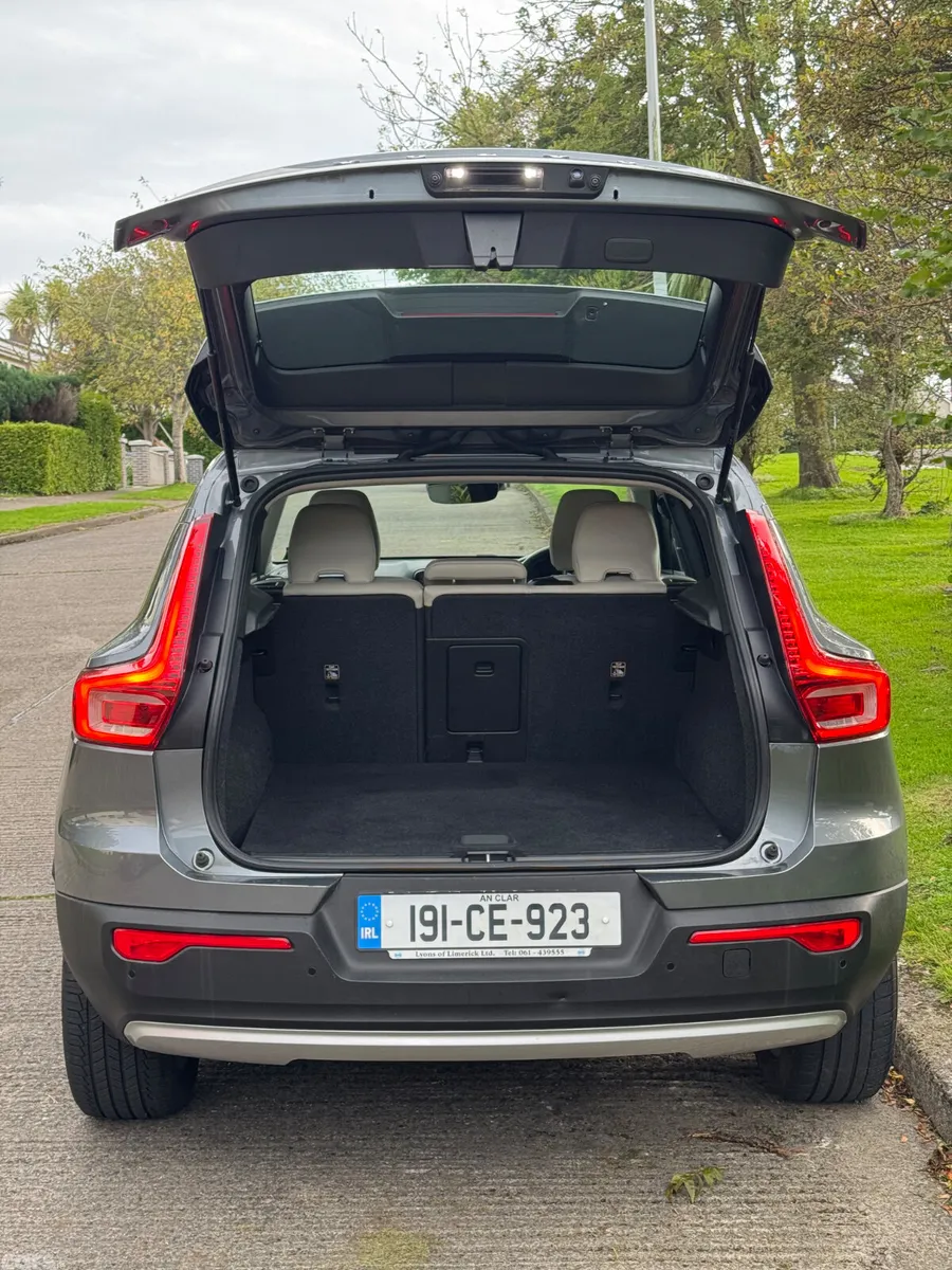 Volvo XC40 SUV, Diesel, 2019, Grey