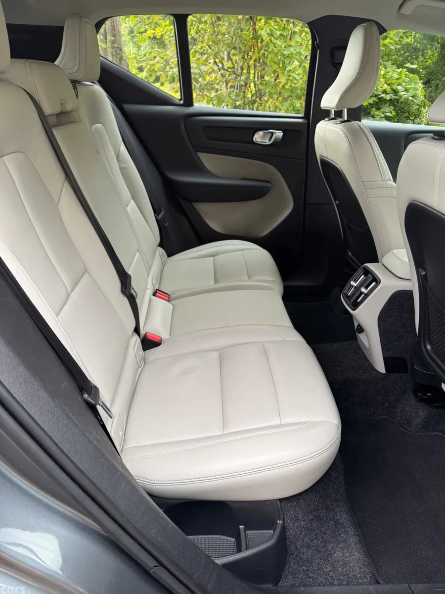 Volvo XC40 SUV, Diesel, 2019, Grey