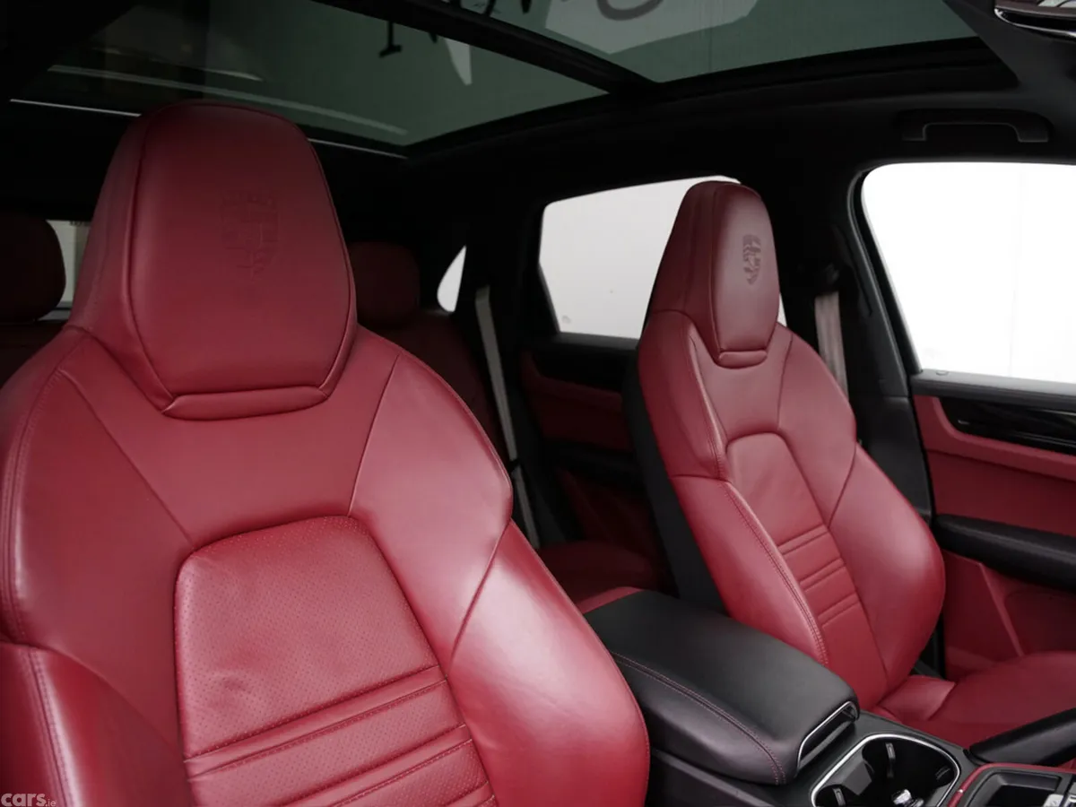 Porsche Cayenne SUV, Petrol Plug-in Hybrid, 2023, Black