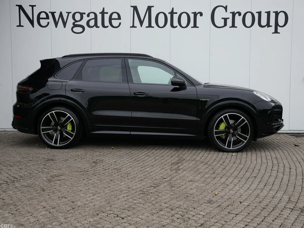 Porsche Cayenne SUV, Petrol Plug-in Hybrid, 2023, Black