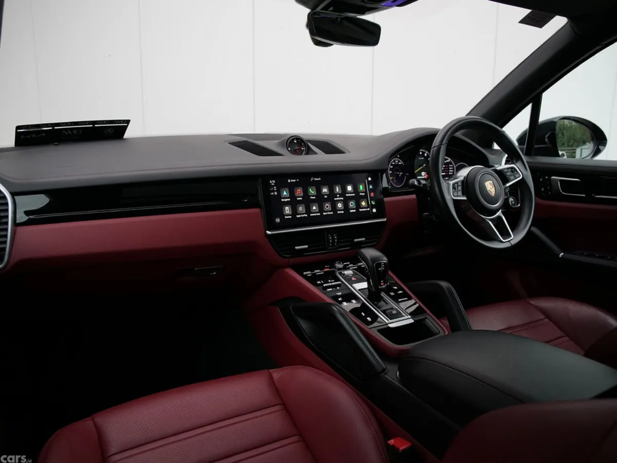 Porsche Cayenne SUV, Petrol Plug-in Hybrid, 2023, Black
