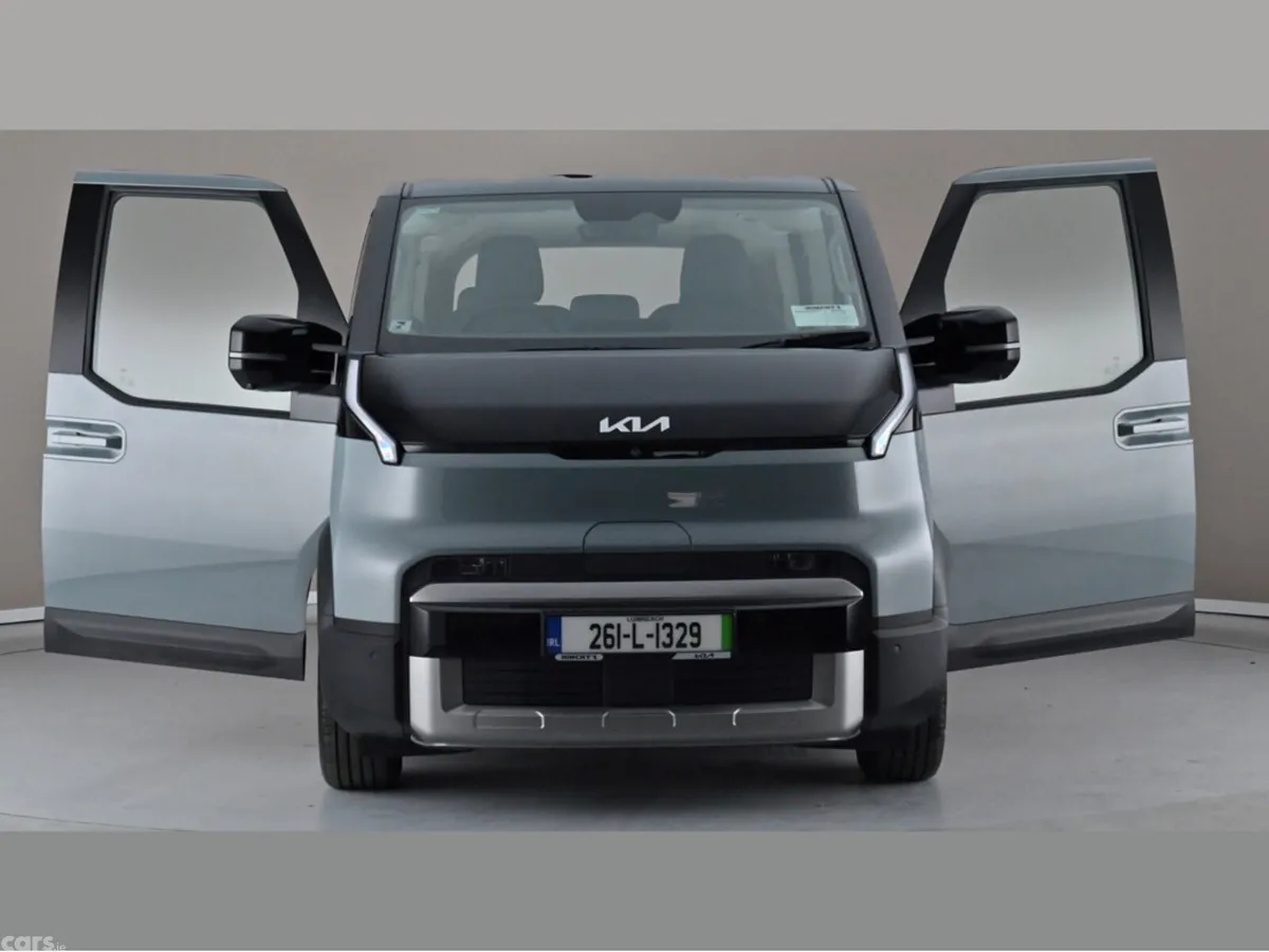 Kia PV5 Minibus, Electric, 2026, Grey