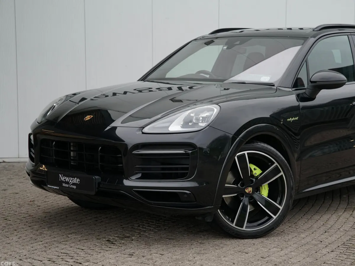 Porsche Cayenne SUV, Petrol Plug-in Hybrid, 2023, Black