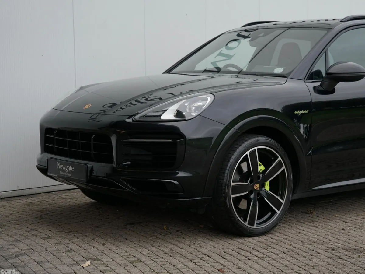 Porsche Cayenne SUV, Petrol Plug-in Hybrid, 2023, Black