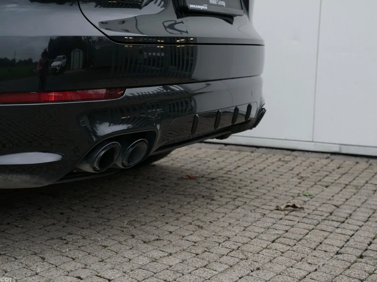 Porsche Cayenne SUV, Petrol Plug-in Hybrid, 2023, Black