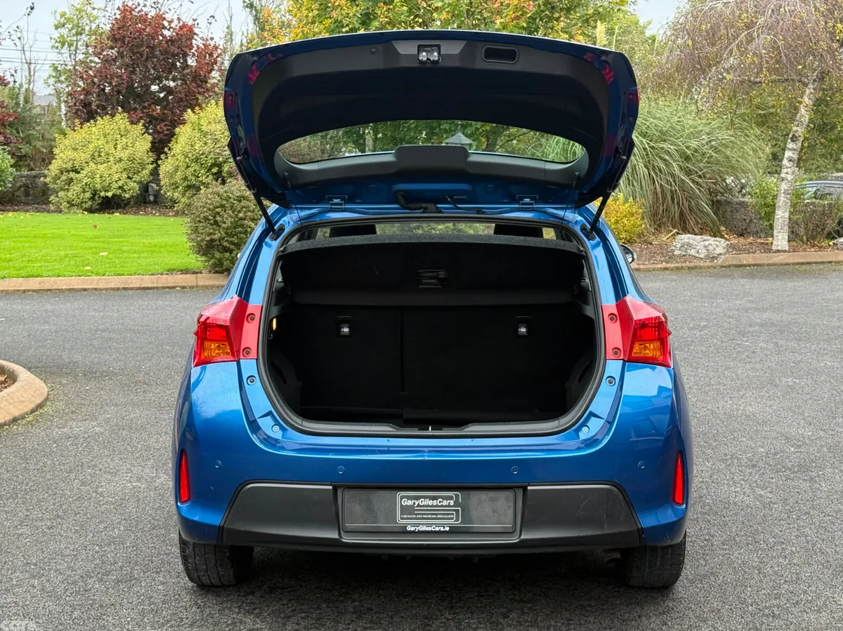 Toyota Auris Hatchback, Diesel, 2014, Blue