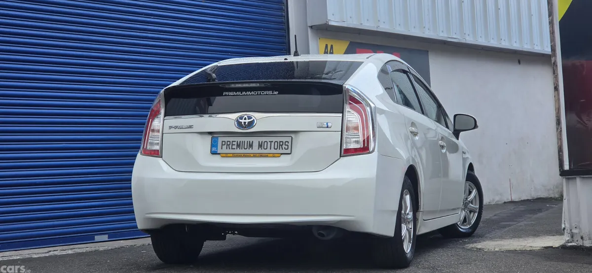 Toyota Prius Hatchback, Petrol Hybrid, 2016, White