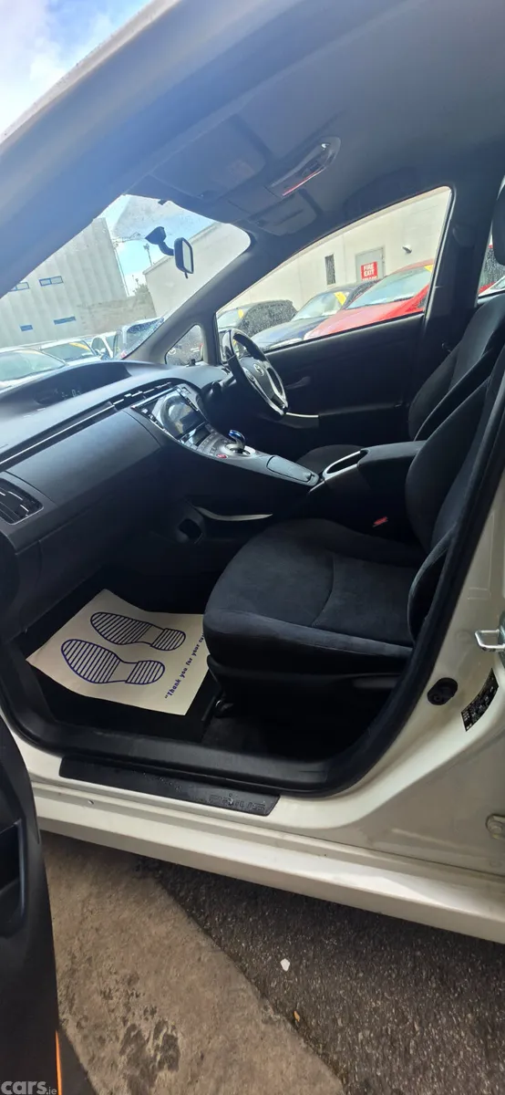 Toyota Prius Hatchback, Petrol Hybrid, 2016, White