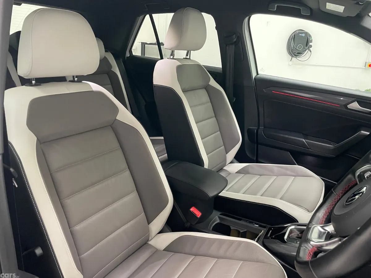 Volkswagen T-Roc Hatchback, Diesel, 2022, White