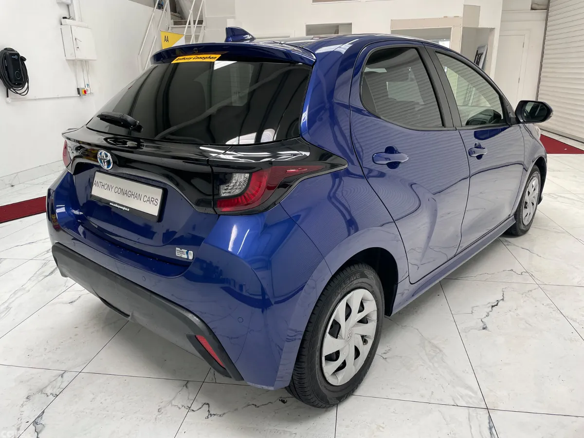 Toyota Yaris Hatchback, Petrol Hybrid, 2022, Blue