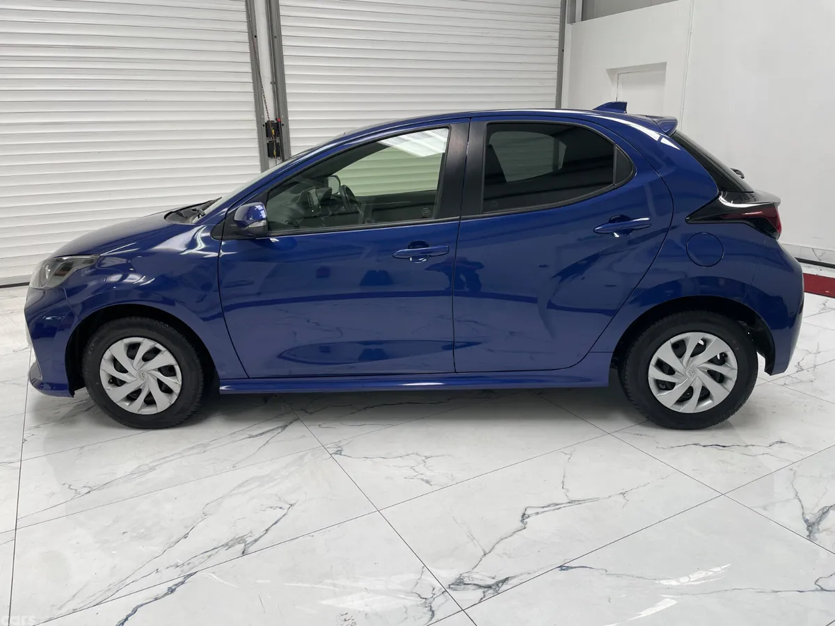 Toyota Yaris Hatchback, Petrol Hybrid, 2022, Blue