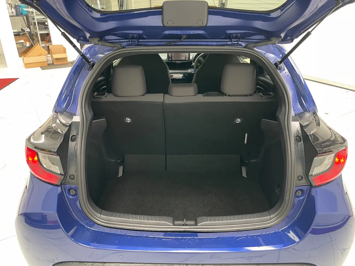 Toyota Yaris Hatchback, Petrol Hybrid, 2022, Blue