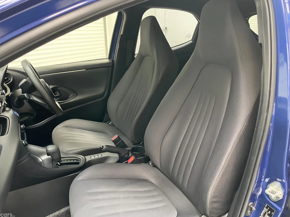 Toyota Yaris Hatchback, Petrol Hybrid, 2022, Blue