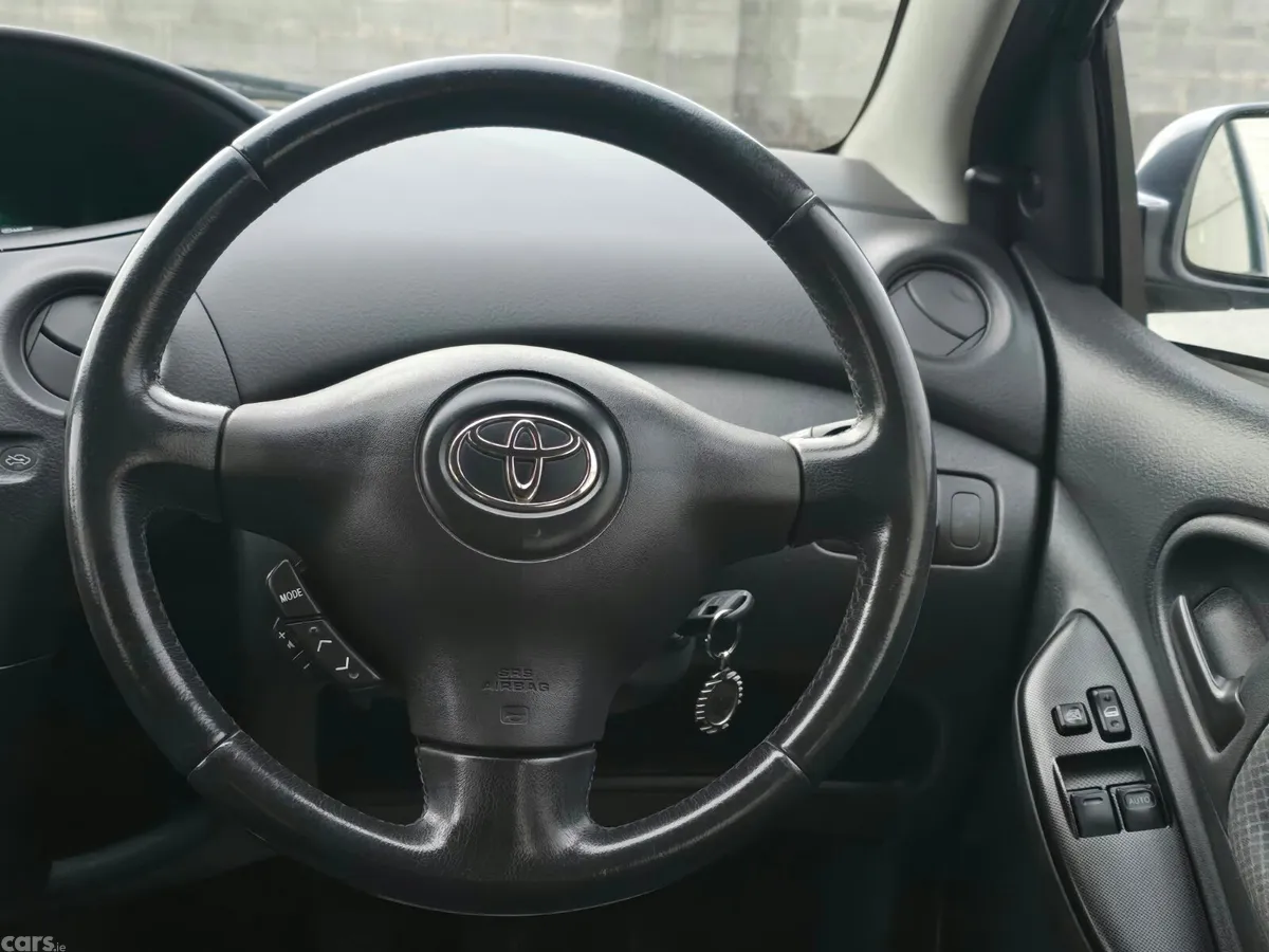 Toyota Yaris Hatchback, Petrol, 2005, Blue