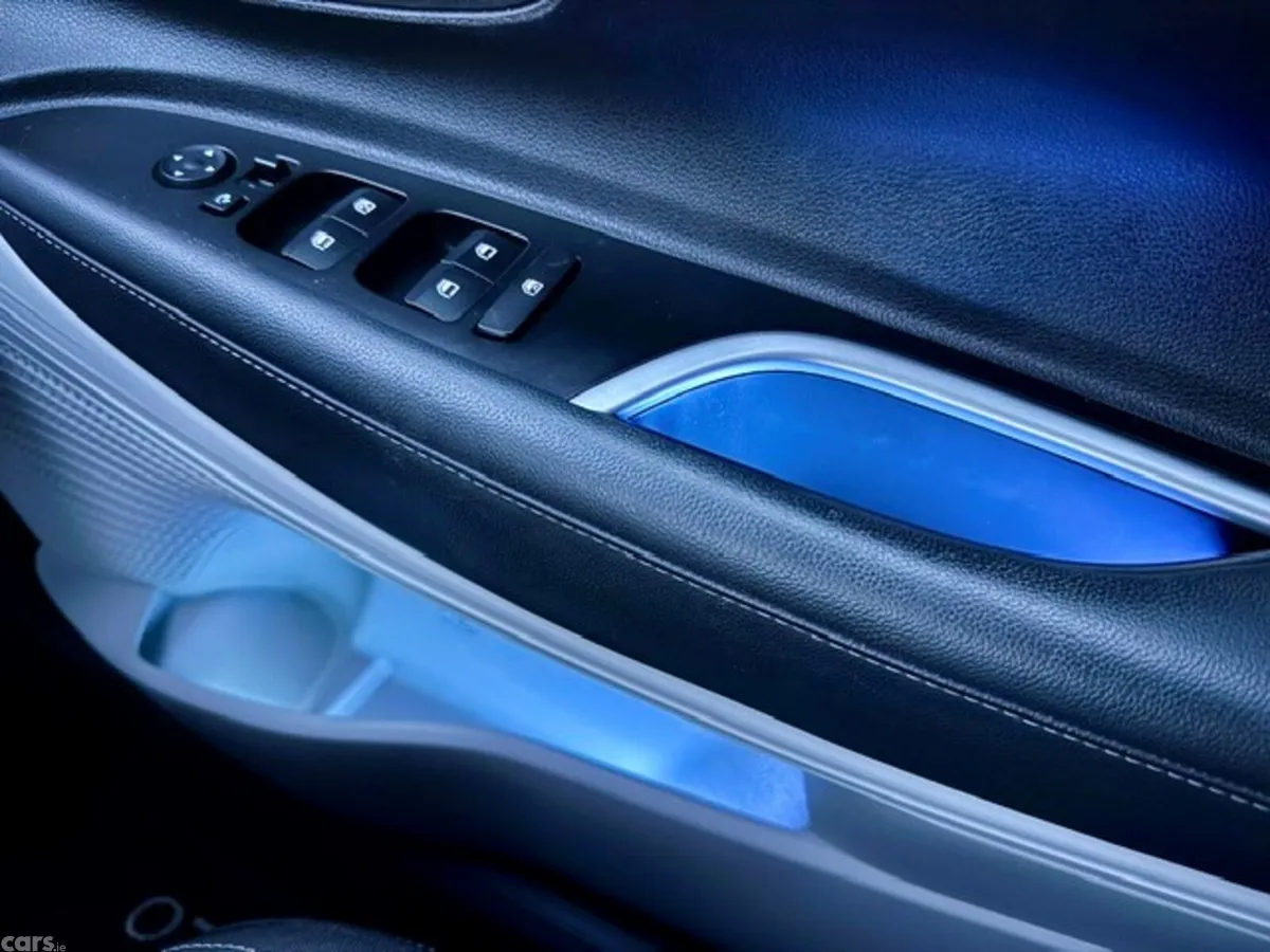Hyundai i20 Hatchback, Petrol, 2021, Black