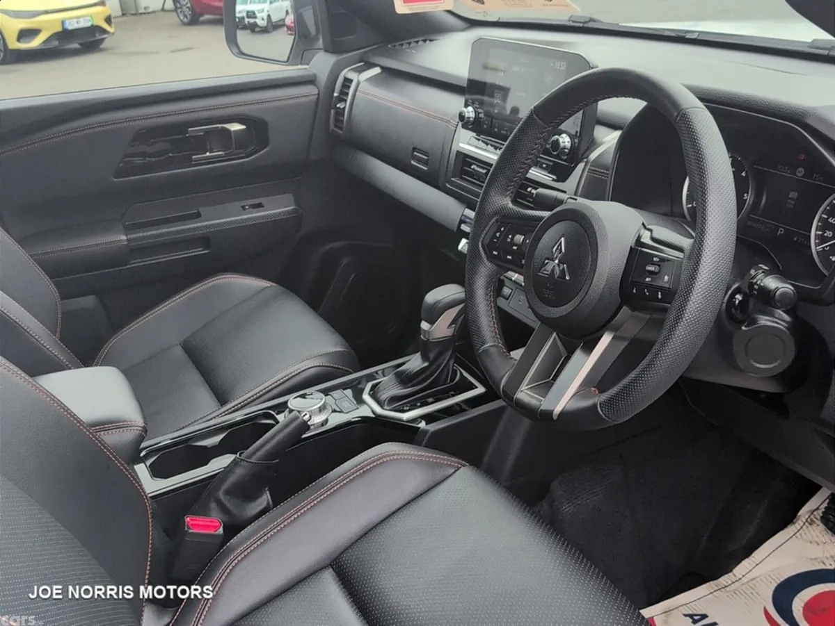 Mitsubishi Other Pick Up, Diesel, 2025, White