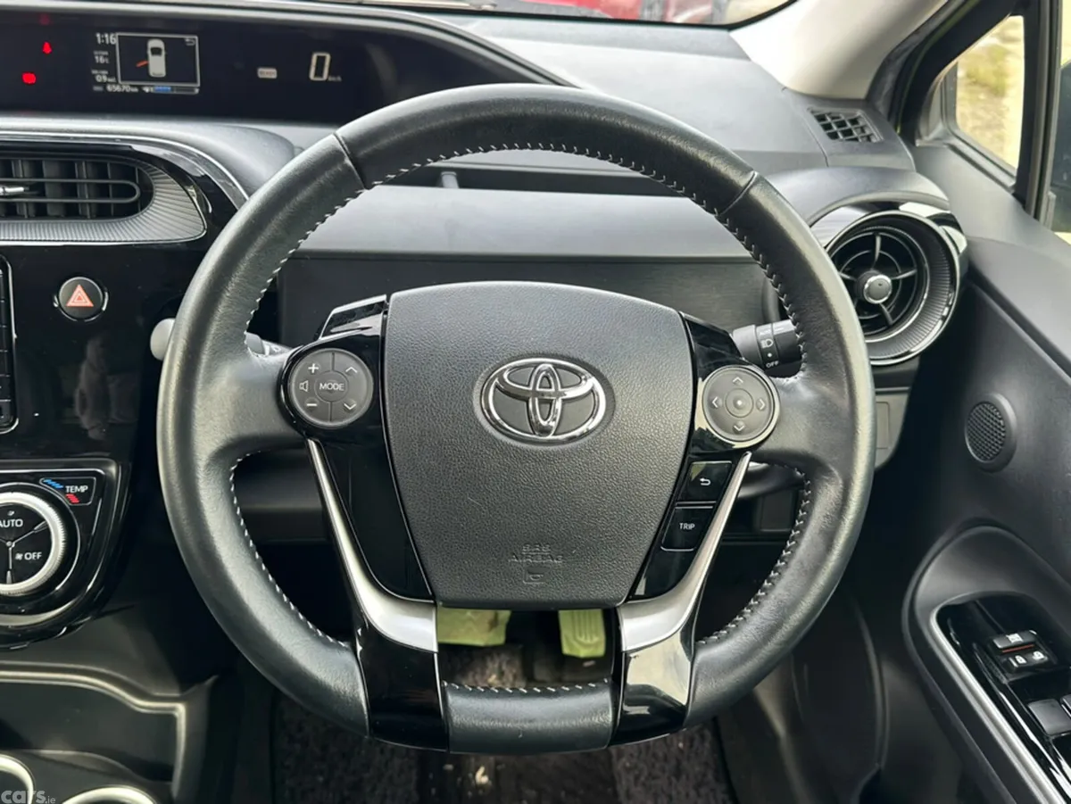 Toyota Aqua Hatchback, Petrol, 2017, Green