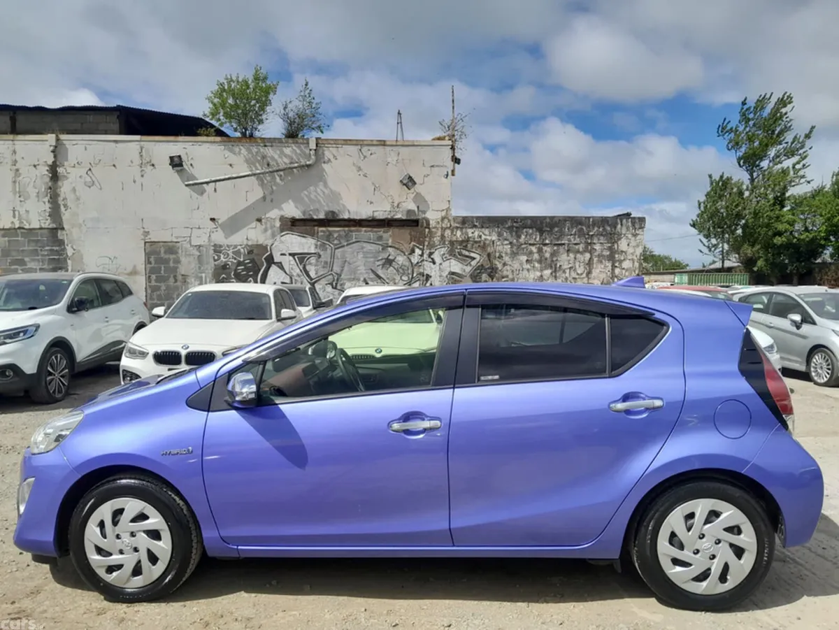 Toyota Aqua Hatchback, Petrol Hybrid, 2016, Blue