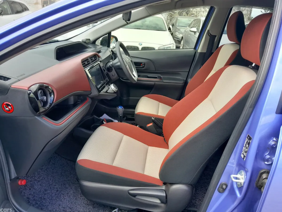 Toyota Aqua Hatchback, Petrol Hybrid, 2016, Blue