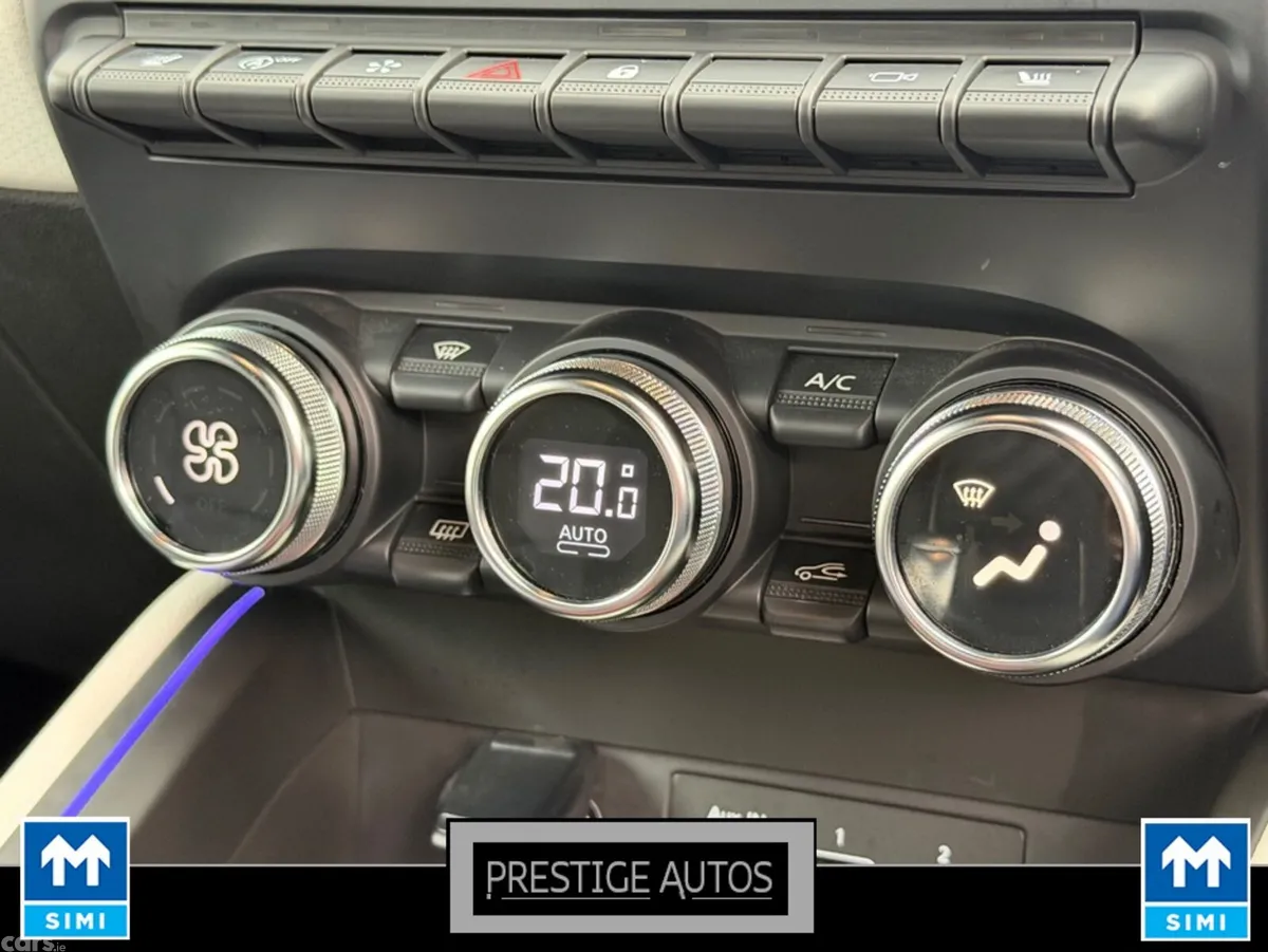 Renault Clio Hatchback, Petrol, 2021, White