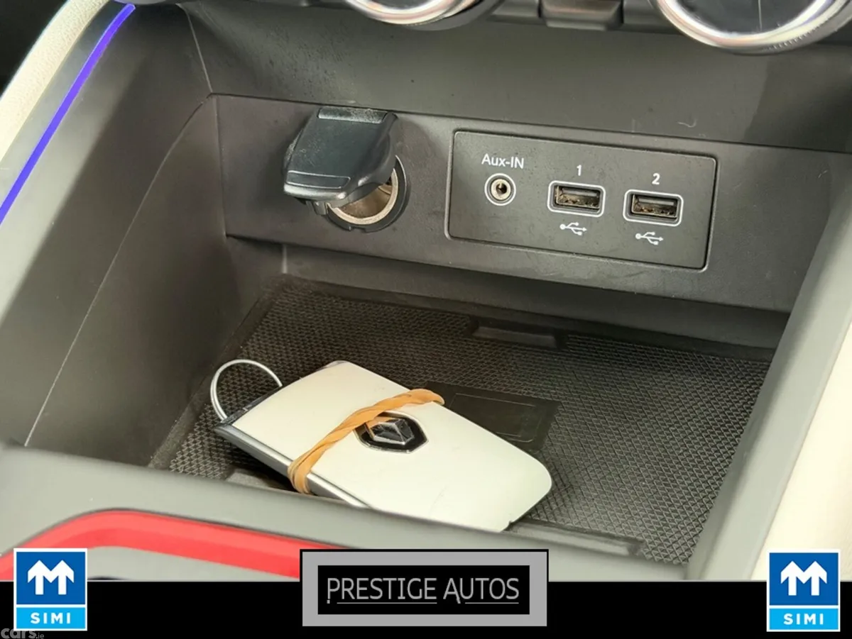 Renault Clio Hatchback, Petrol, 2021, White
