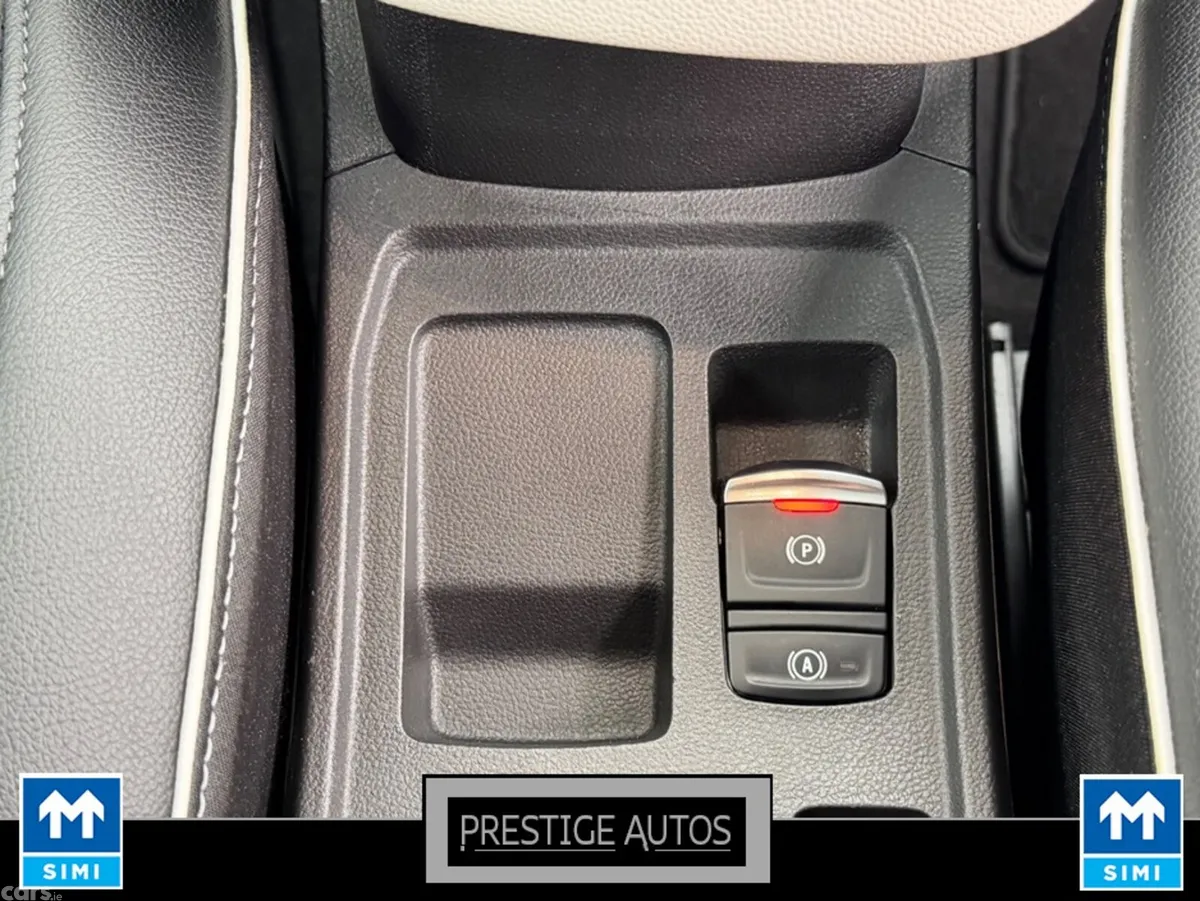 Renault Clio Hatchback, Petrol, 2021, White