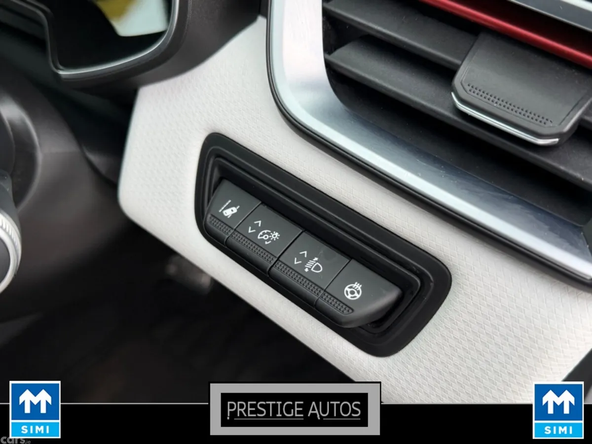 Renault Clio Hatchback, Petrol, 2021, White