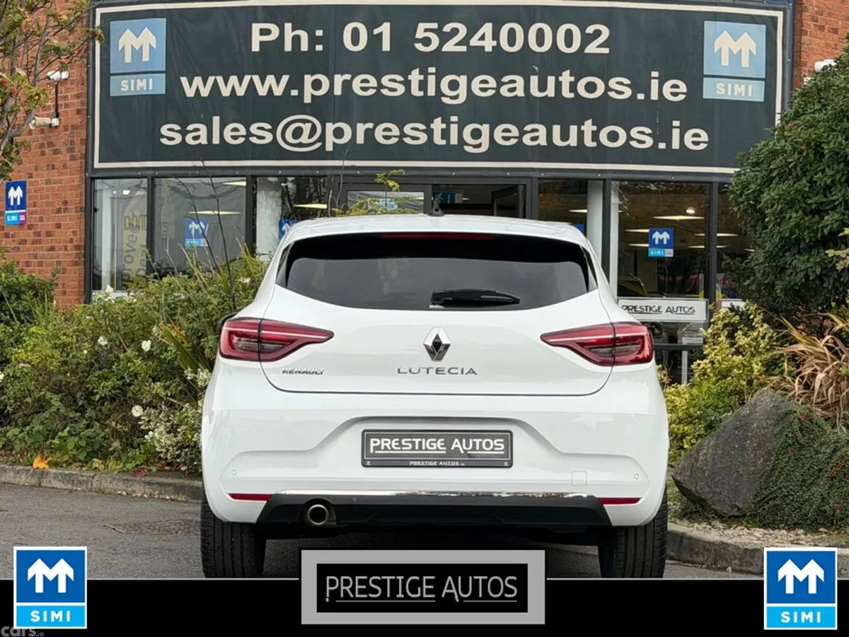 Renault Clio Hatchback, Petrol, 2021, White