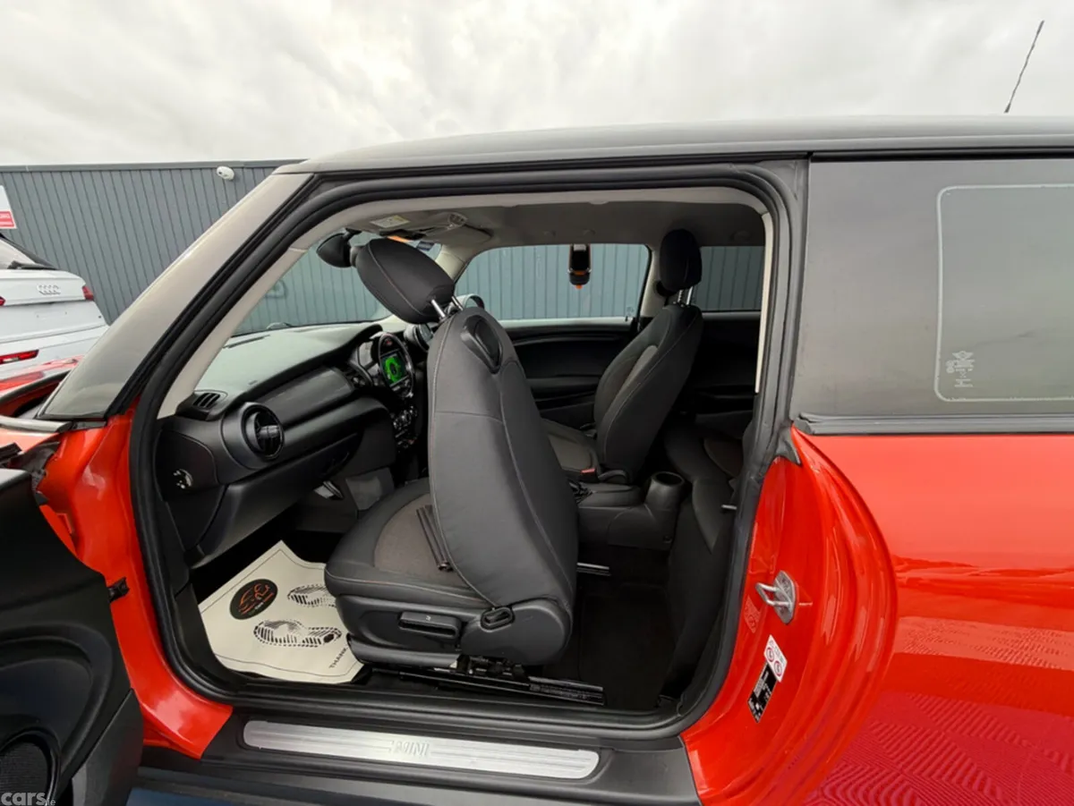 Mini Cooper Hatchback, Diesel, 2018, Orange