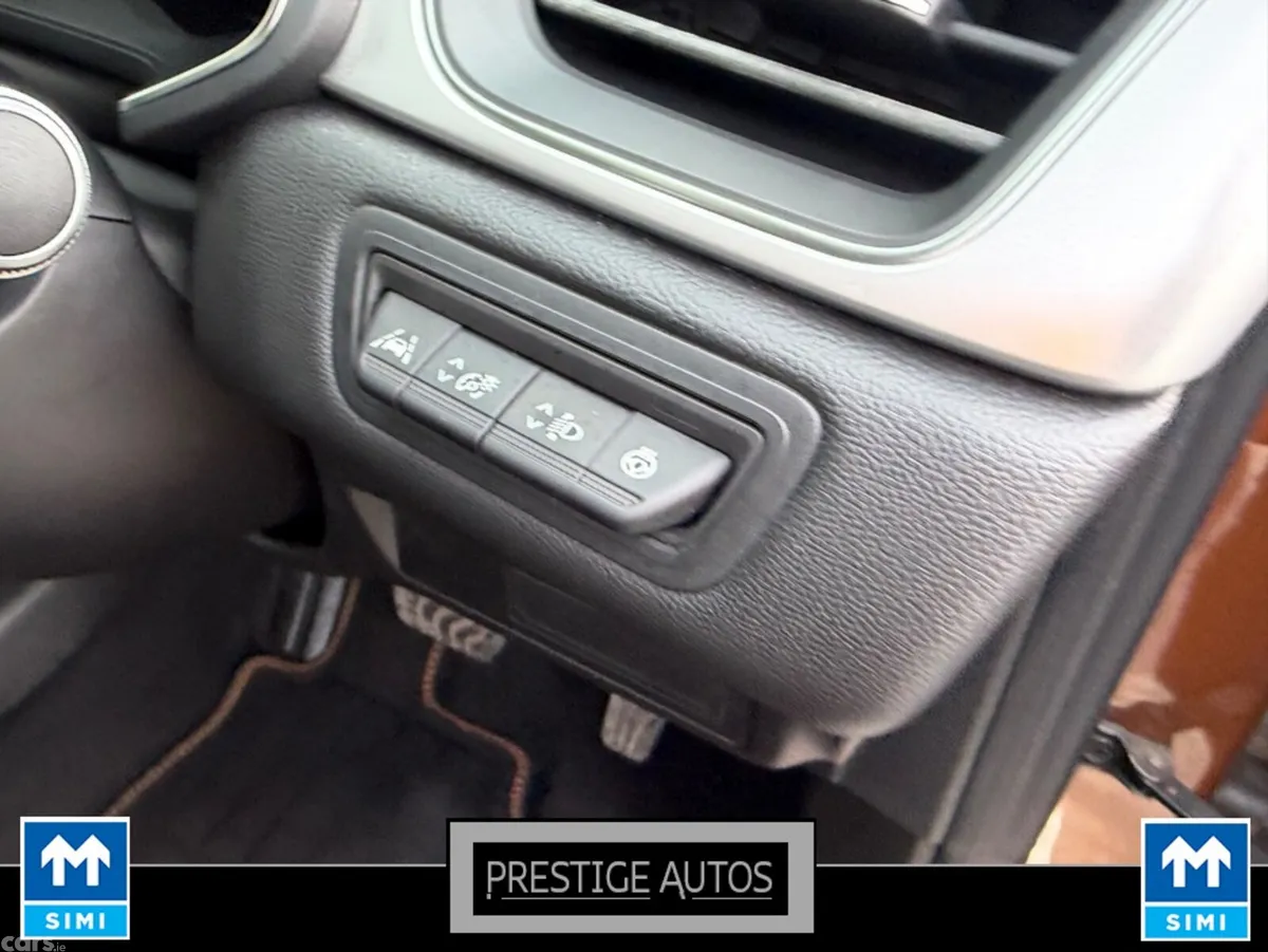 Renault Captur Hatchback, Petrol, 2021, Orange