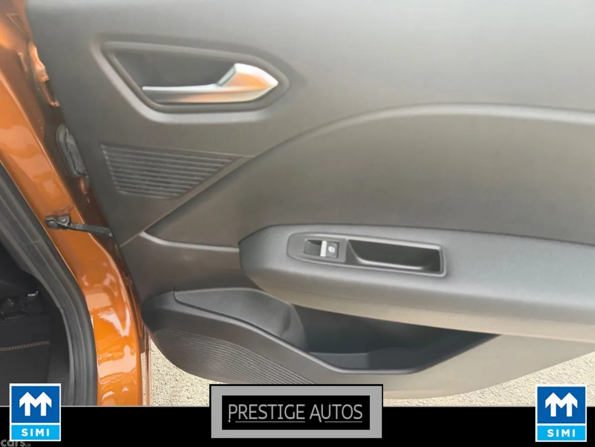 Renault Captur Hatchback, Petrol, 2021, Orange
