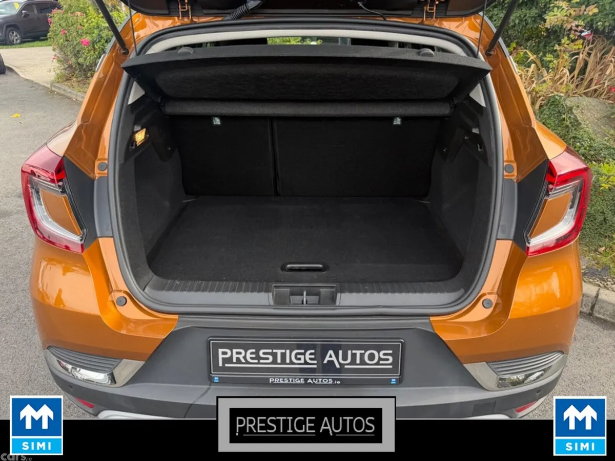Renault Captur Hatchback, Petrol, 2021, Orange
