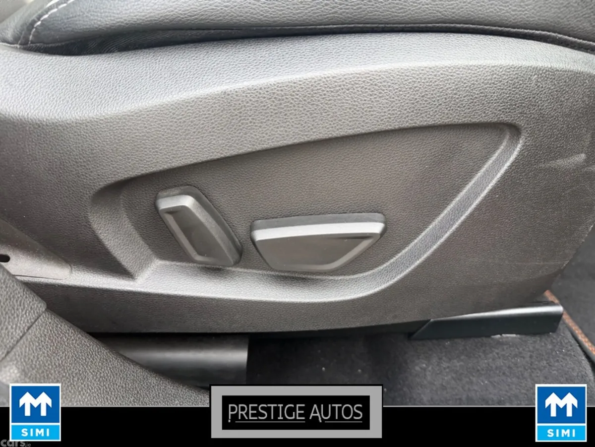 Renault Captur Hatchback, Petrol, 2021, Orange