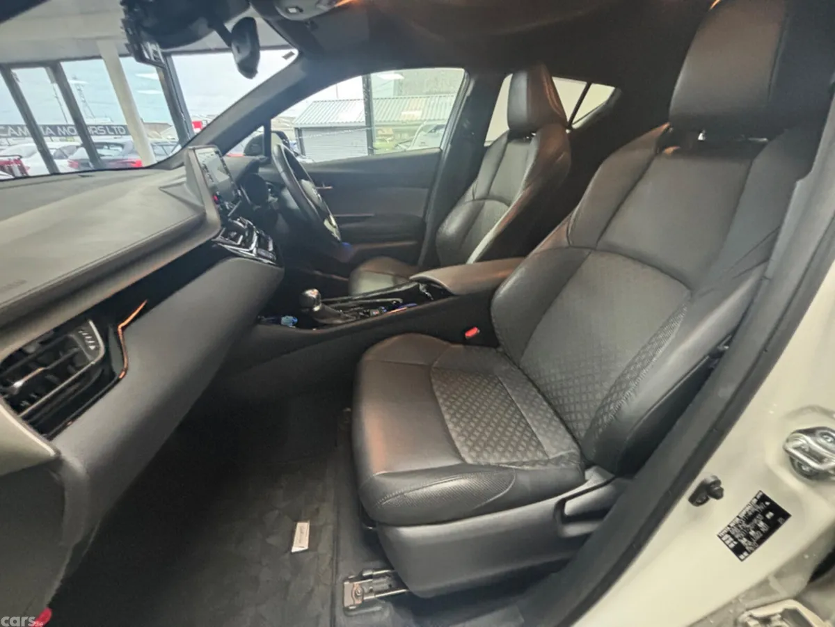 Toyota C-HR SUV, Petrol Hybrid, 2020, White